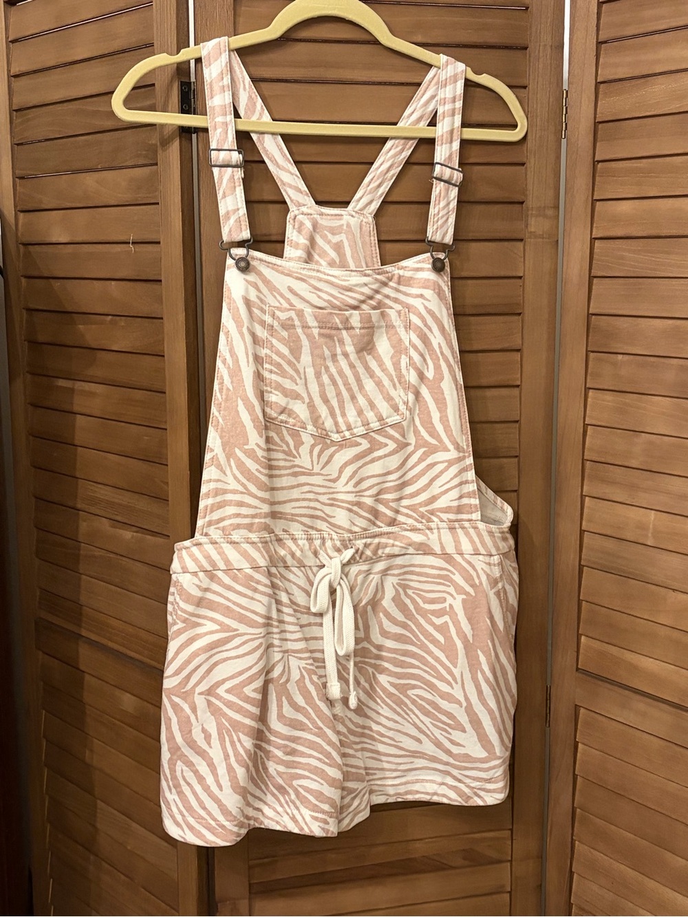 Super cute shorts romper. Size large.